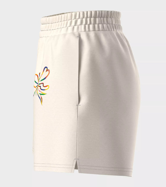 Casual white tennis shorts with pockets