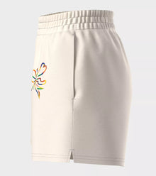  Casual white tennis shorts with pockets